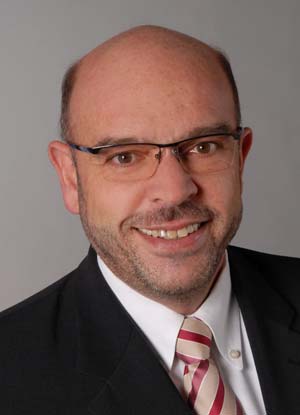 Oberbürgermeister Heiner Bernhard brachte am Mittwoch den Haushalt in den Gemeinderat ein.