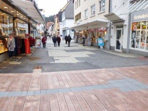 Ein Vergleich der alten und neuen Weinheimer Fußgängerzone. (Bild: Stadt Weinheim, Roland Kern)